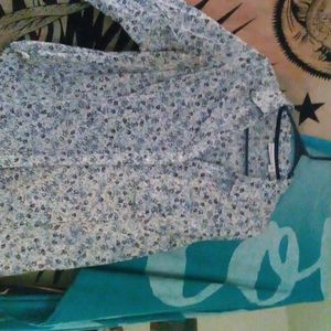 St Johns Bay cropped cotton blue and white floral blouse size 2x.